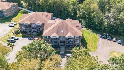 apt-d304-610 S Franklin St, Holbrook, MA, 02343-1782 | Card Image