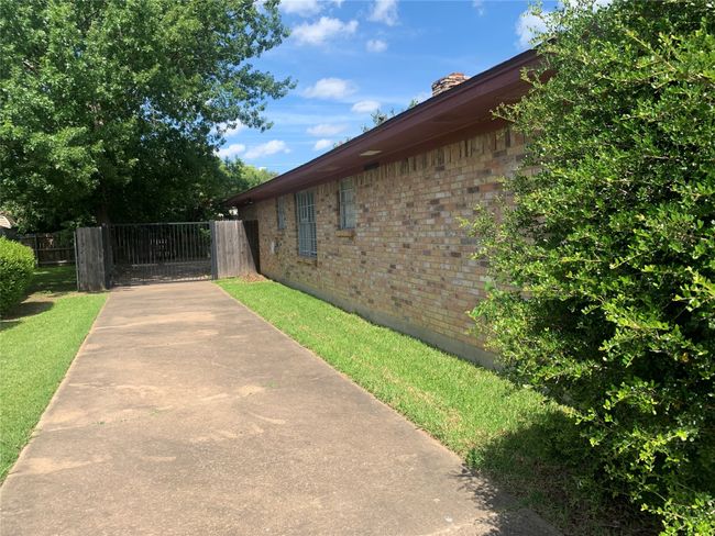 1726 Crescent Dr, House other with 4 bedrooms, 3 bathrooms and null parking in Sherman TX | Image 4