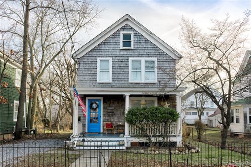 317 South St, Greenport, NY, 11944-1533 | Card Image