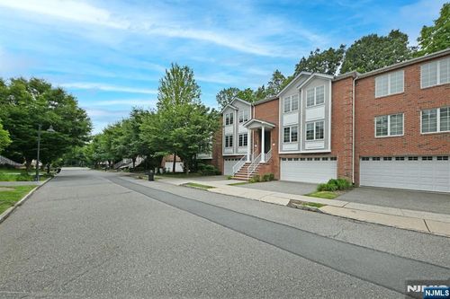 20 Skymark Ct, Upper Saddle River, NJ, 07458-2318 | Card Image