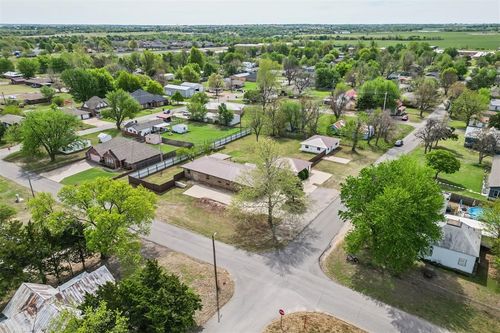 102 Se 1st St, Tuttle, OK, 73089-8802 | Card Image