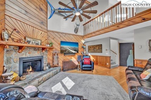 429 Adams Apple, Banner Elk, NC, 28604 | Card Image