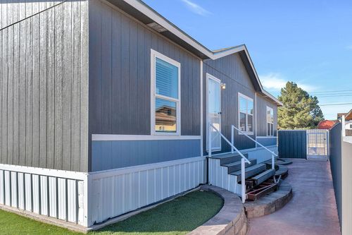 203 N 10th St, Carlsbad, NM, 88220-3066 | Card Image