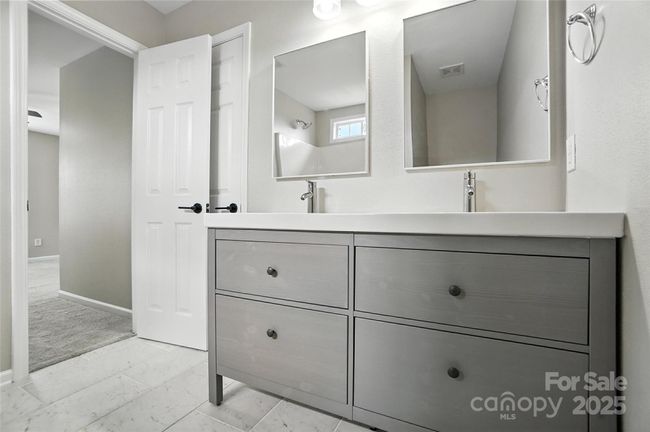 Primary Bathroom | Image 22