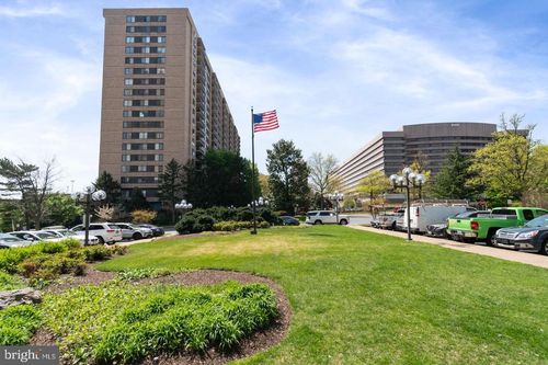 2202s-3705 S George Mason Dr, FALLS CHURCH, VA, 22041-4793 | Card Image