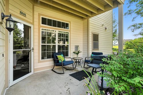 8615 S Stratford Rd, Oak Creek, WI, 53154-2670 | Card Image