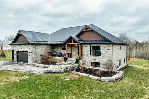 32 Huston Street, Cavan Monaghan, ON, L0A1G0 | Card Image