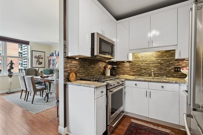 APT-1409 - 21 W Chestnut St, Condo with 2 bedrooms, 2 bathrooms and 1 parking in CHICAGO IL | Image 7
