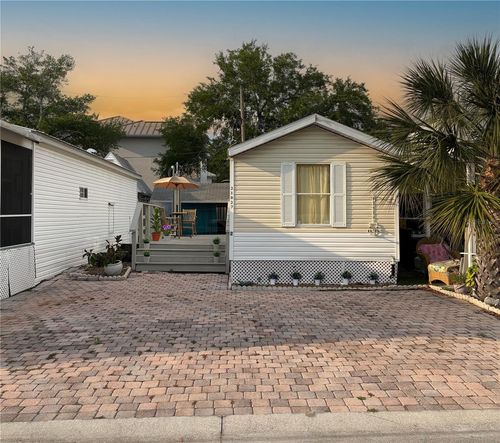 21027 Lazy Days Cir, LUTZ, FL, 33558-5418 | Card Image