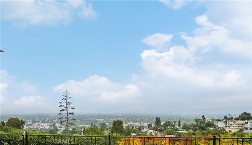 3737 Debstone Ave, Sherman Oaks, CA, 91423-4720 | Card Image