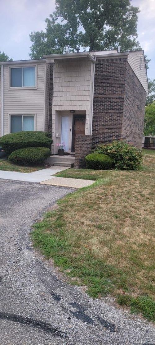 1-1 Fredericksburg Towne St, Southfield, MI, 48075-3462 | Card Image