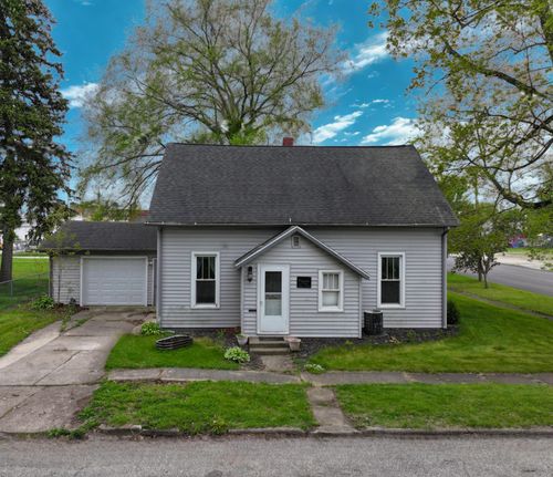 121 W Spring St, Winamac, IN, 46996-1216 | Card Image