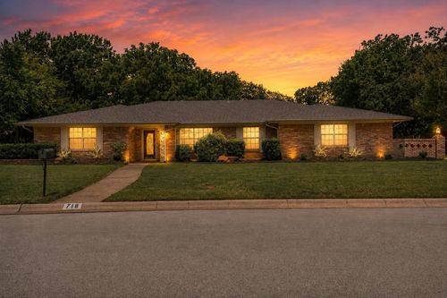 718 Ridgecrest Cir, Denton, TX, 76205-5412 | Card Image