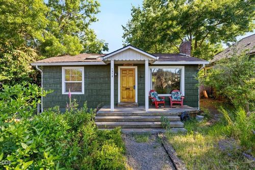 1312 Iowa St, Ashland, OR, 97520-2209 | Card Image