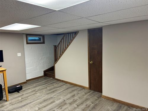 86 Scarcliffe Dr, Malverne, NY, 11565-1005 | Card Image