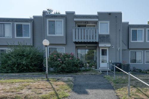 unit-d-12 Cedar Ct, East Haven, CT, 06513-1919 | Card Image