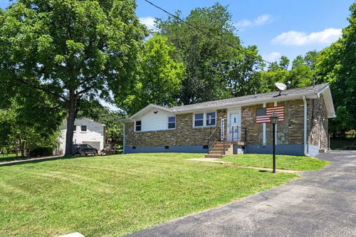 8008 Bonnafair Dr, Hermitage, TN, 37076-1032 | Card Image