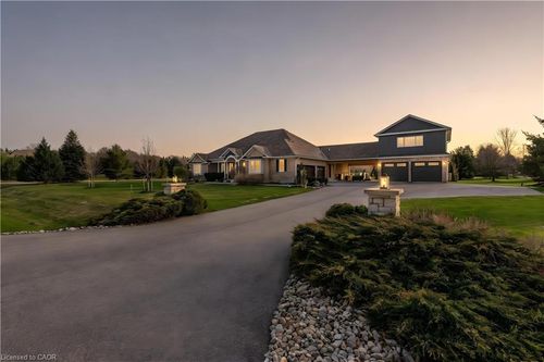 2 Cloverlea Cres, Saint George, ON, N0E1N0 | Card Image