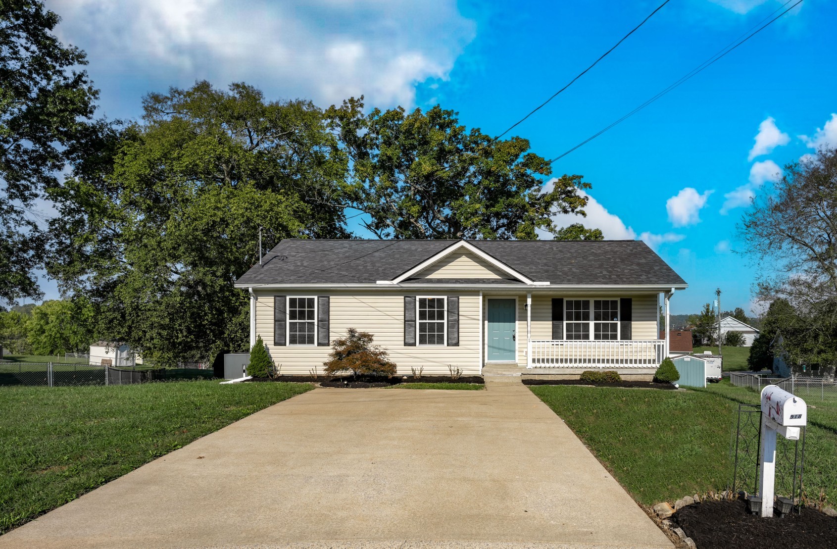 Crabapple Ln, Clarksville, TN 37040
