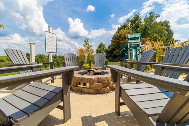 272 Red Oak Ln, Townhouse with 3 bedrooms, 3 bathrooms and 2 parking in Morgantown WV | Image 46