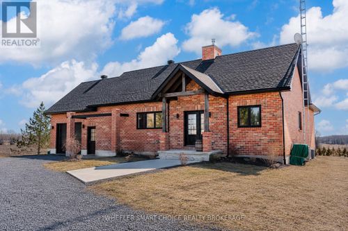 16040 County Rd18 Road, South Stormont, ON, K0C1R0 | Card Image