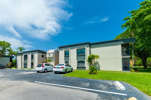 11d-225 Se 10th St, Deerfield Beach, FL, 33441-5563 | Card Image