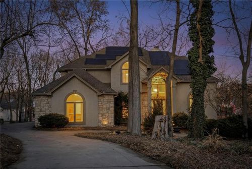 8210 Roberts Rd, Weatherby Lake, MO, 64152-4820 | Card Image