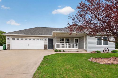 3817 Spring Ct, Waverly, IA, 50677-4015 | Card Image