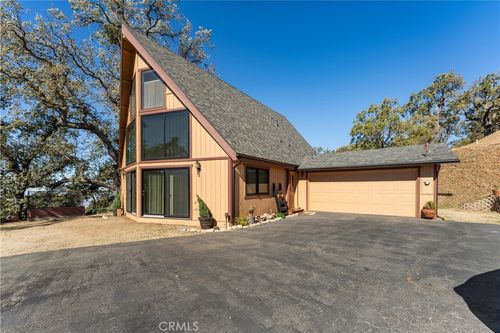 30320 Rollingoak Dr, Tehachapi, CA, 93561-7120 | Card Image