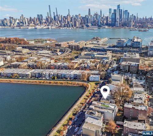 137 20th St, Union City, NJ, 07087-5426 | Card Image