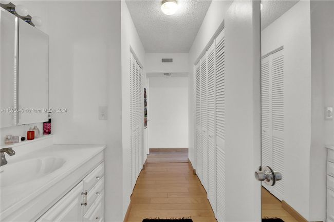 APT-908 - 1400 S Ocean Dr, Condo with 2 bedrooms, 2 bathrooms and null parking in Hollywood FL | Image 21
