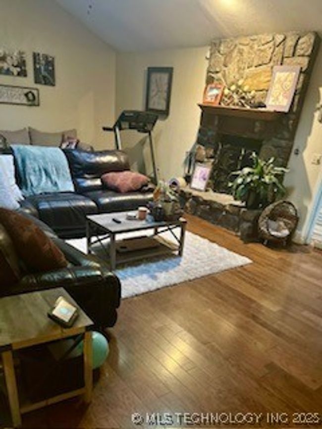 Living Room | Image 11