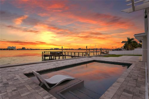 7060 S Shore Dr S, SOUTH PASADENA, FL, 33707-4605 | Card Image