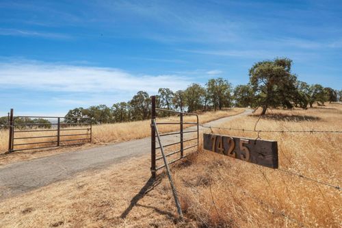 7425 Cincha St, Angels Camp, CA, 95222-9611 | Card Image