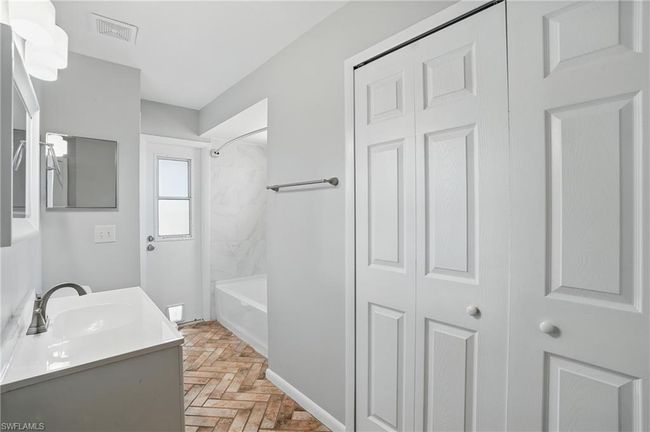 18210 Apple Rd, House other with 3 bedrooms, 2 bathrooms and 2 parking in FORT MYERS FL | Image 17