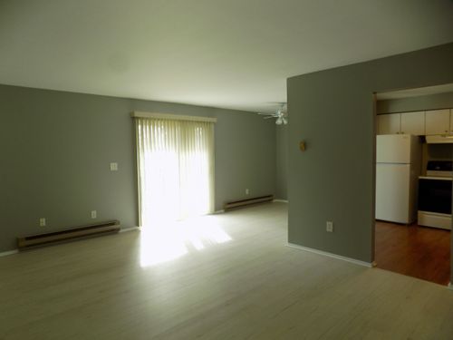 apt-4-7570 Woodview St, Westland, MI, 48185-5929 | Card Image