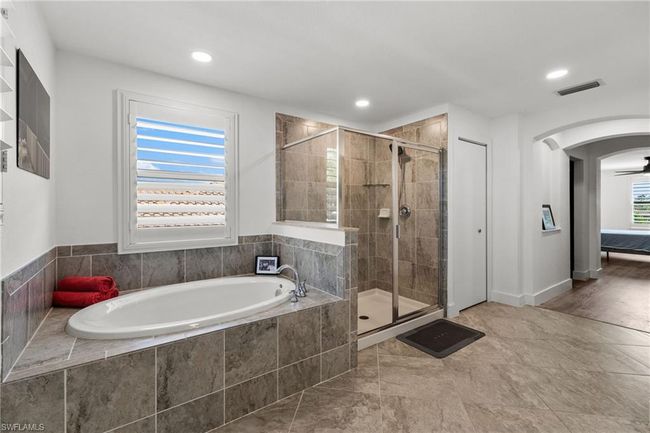 4764 Formosa Dr, House other with 5 bedrooms, 3 bathrooms and 3 parking in NAPLES FL | Image 14