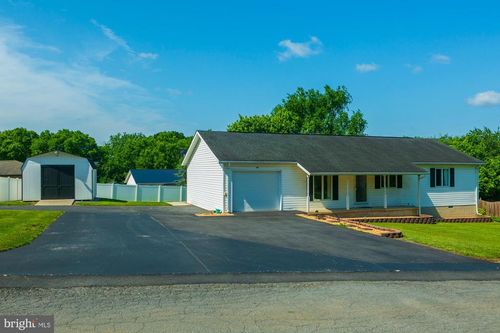 90 Koncer Dr, Martinsburg, WV, 25404-1393 | Card Image