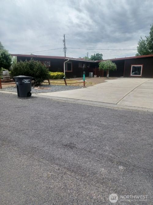 533 Fairchild Loop, Moses Lake, WA, 98837-3105 | Card Image