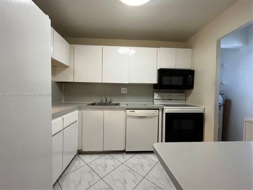 apt-105-8051 Colony Cir S, Tamarac, FL, 33321-3935 | Card Image