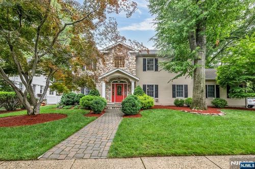 1025 Maple Dr, New Milford, NJ, 07646-3104 | Card Image