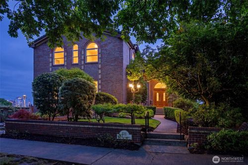 511 W Highland Dr, Seattle, WA, 98119-3424 | Card Image