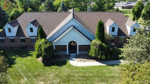 1225 W Grand River Ave, Howell, MI, 48843-3975 | Card Image