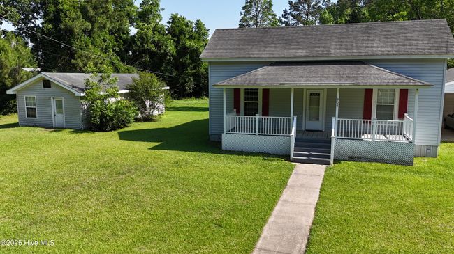 305 E Oak St, House other with 3 bedrooms, 2 bathrooms and null parking in Lake Waccamaw NC | Image 4