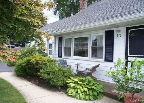 10 Clarence St, Copiague, NY, 11726-5010 | Card Image