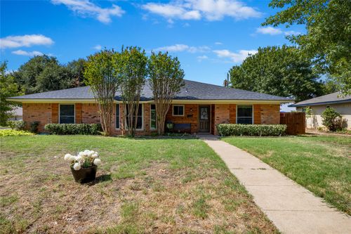 2004 Ford St, Arlington, TX, 76013-4928 | Card Image
