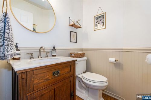 132 Summit Rdg, Pompton Lakes, NJ, 07442-1478 | Card Image