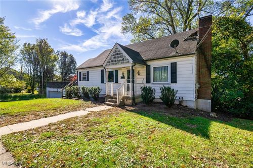 1253 Elmhurst Dr, Weirton, WV, 26062-4347 | Card Image