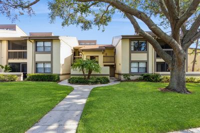 3 - 302 Woodlake Wynde, Condo with 2 bedrooms, 2 bathrooms and null parking in OLDSMAR FL | Image 2