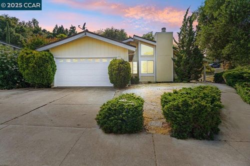 100 Sparrow Dr, Hercules, CA, 94547-1515 | Card Image
